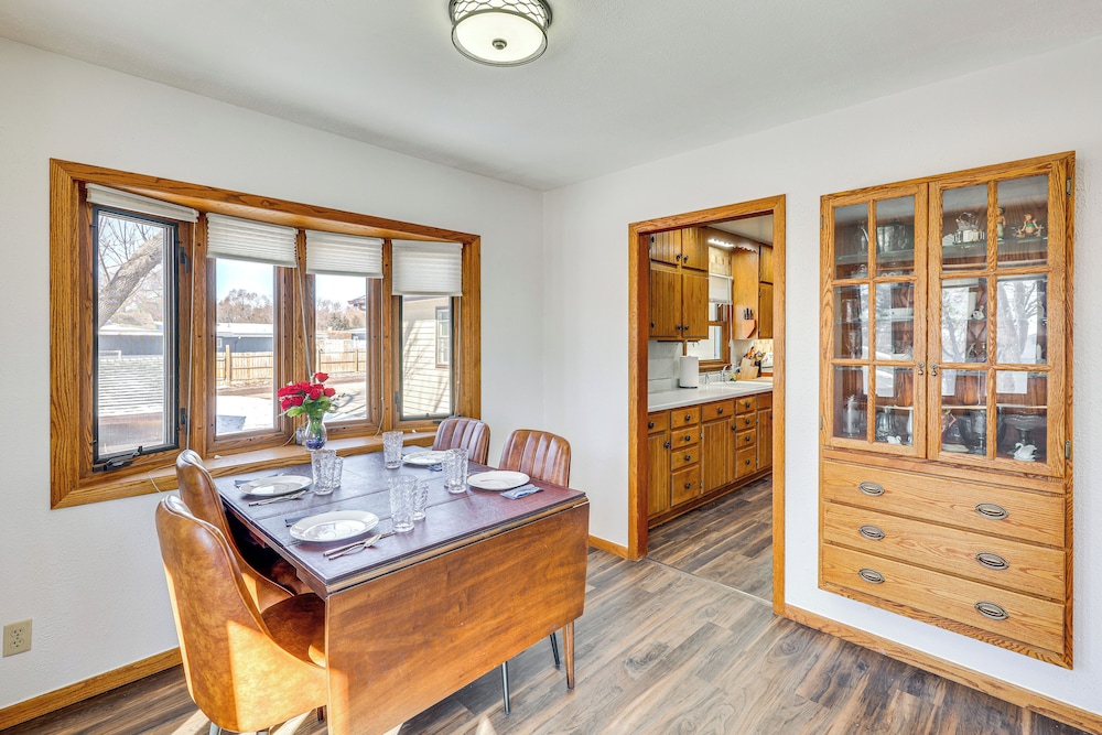 1/2 Mi to Dtwn: Pierre Family Home w/ Patio