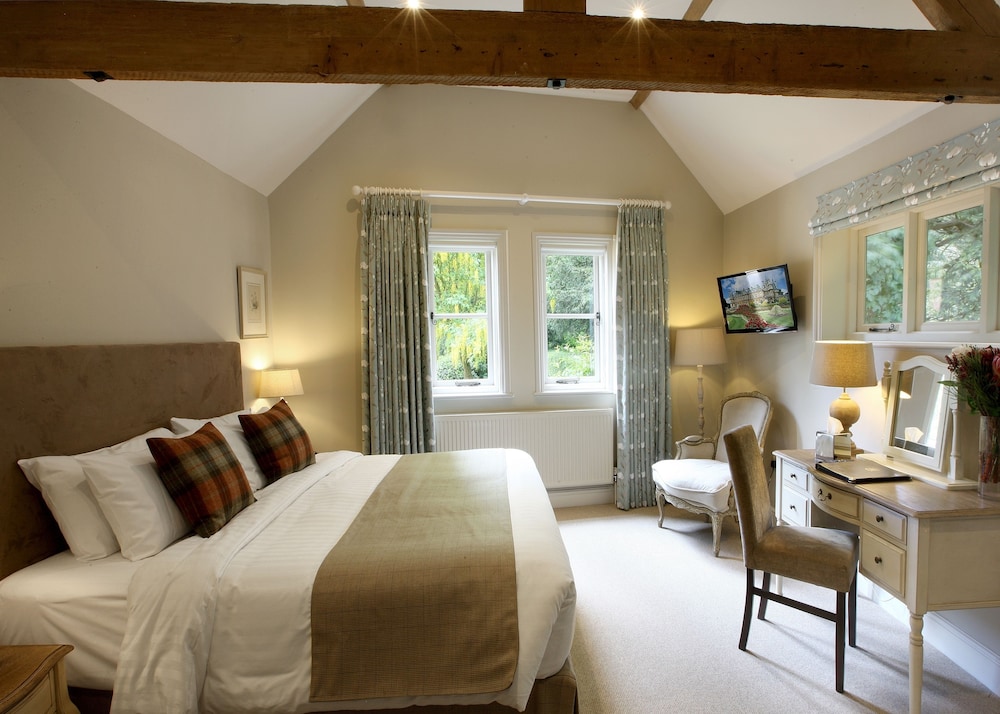 Aylesbury Vacations - The Five Arrows Hotel - Property Image 26
