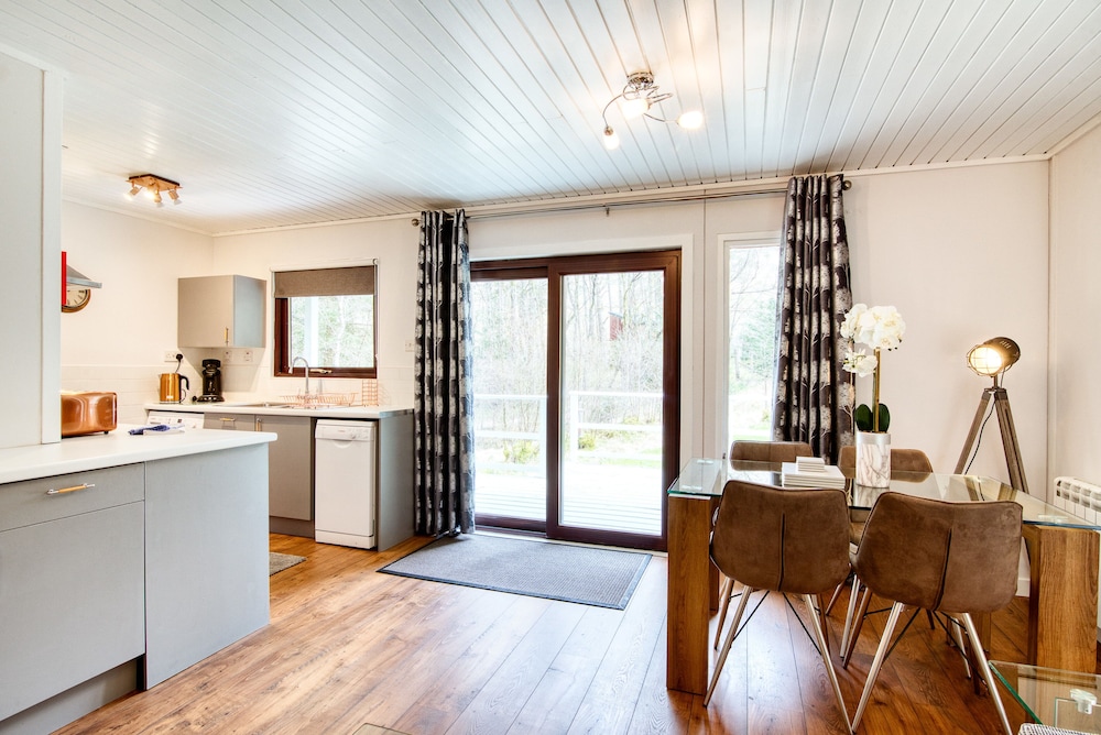 Otter With Mountain View and Enclosed Decking view 5