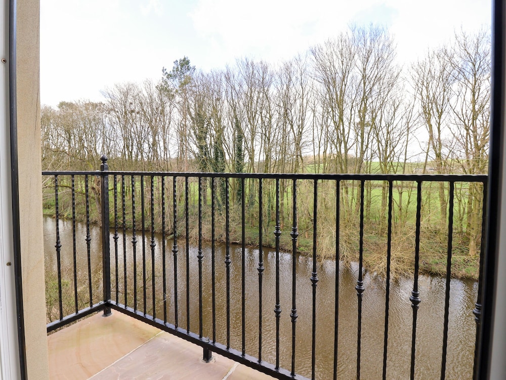 The Swans Nest Lock View