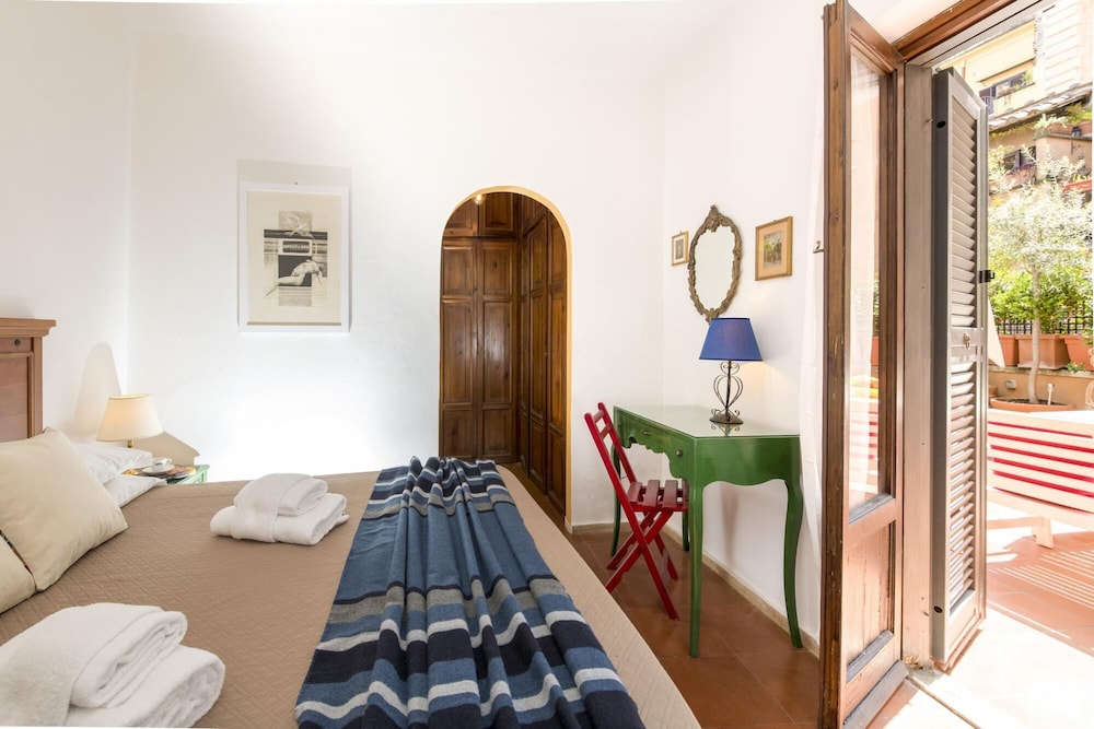 Chiara in Pantheon Apartment With Terrace
