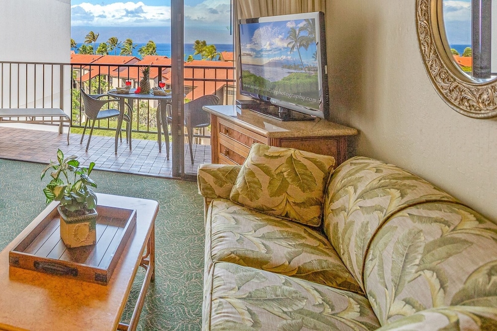 Kaanapali Shores Studio 742 Studio Bedroom Condo by RedAwning