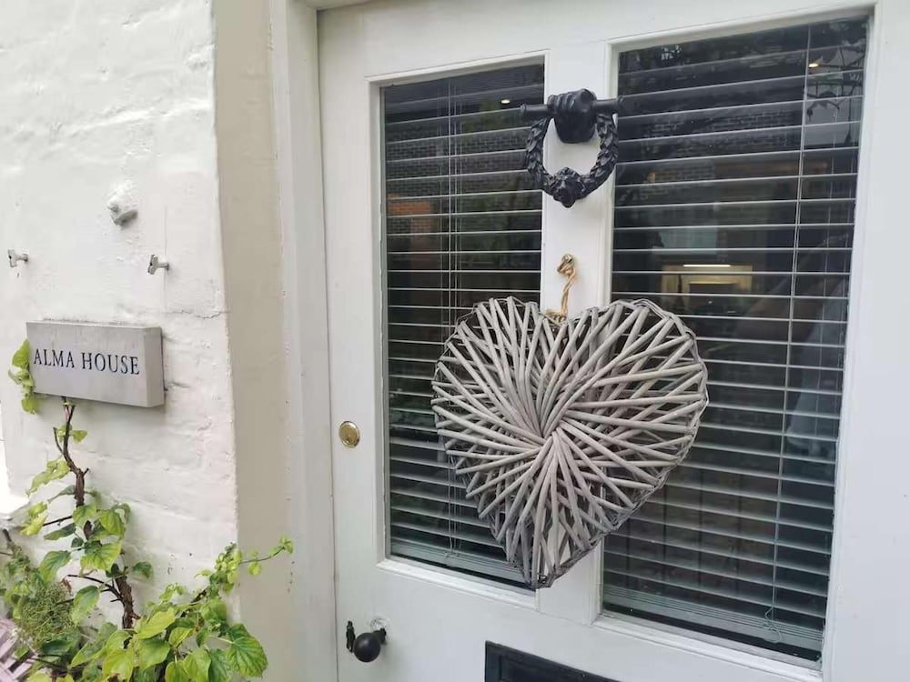 17th Century Coach House - Pet & Family Friendly