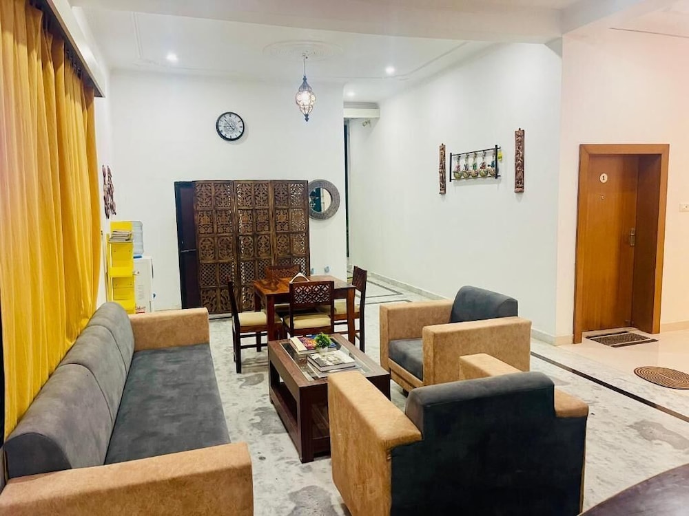 Lacurcuma Luxury Homestay Khajuraho