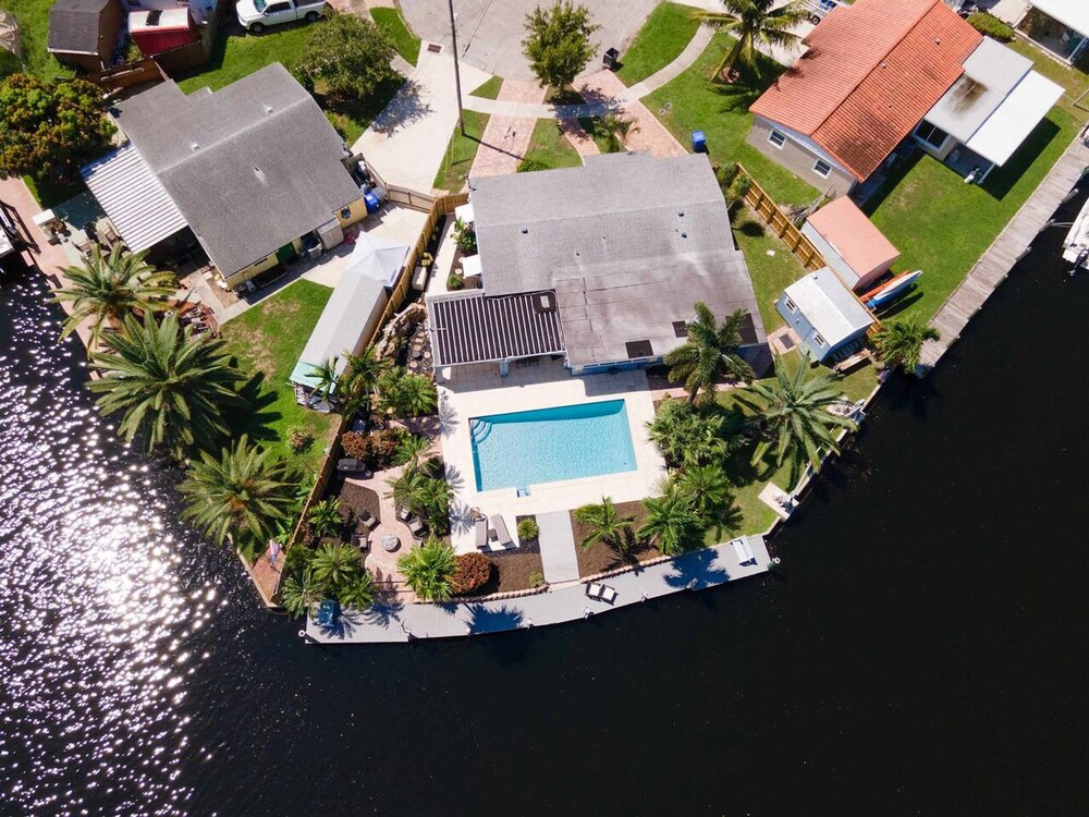 The Aqua Villa in Hollywood