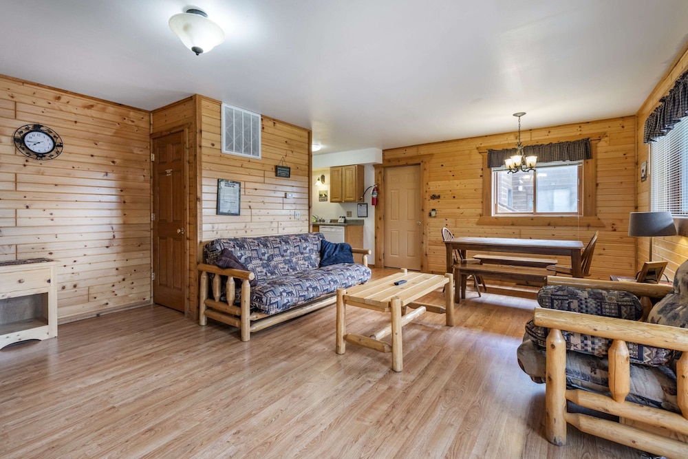 Three Bears Waterpark Resort Near Tomah, Ascend Collection Hotel
