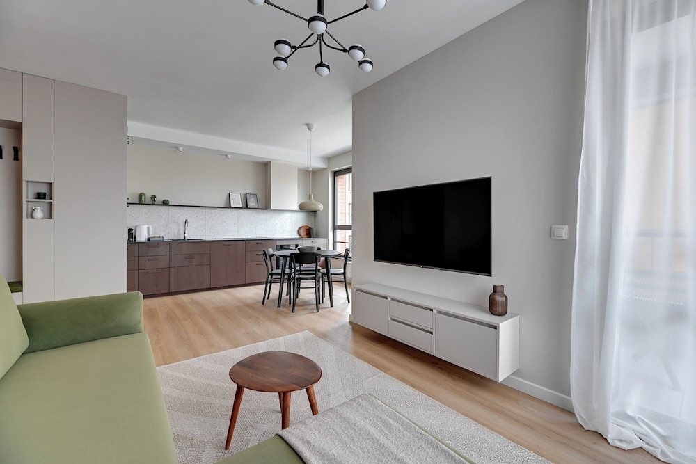 Doki Living - Foodhall & Parking by Downtown Apartments