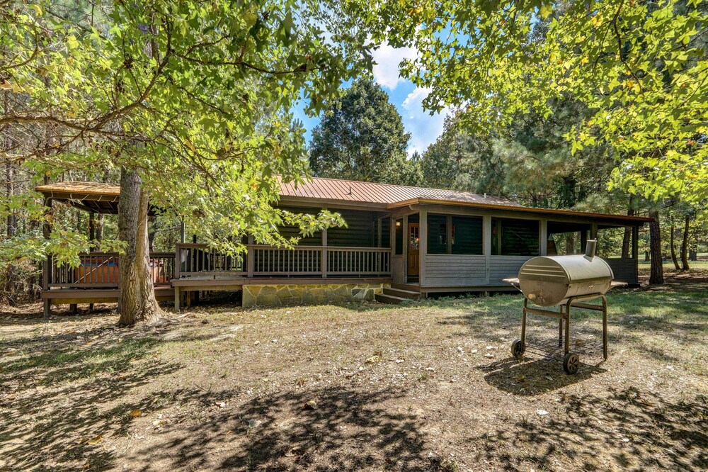 Hotel Private Broken Bow Cabin w/ Hot Tub + Gazebo! - Image 1
