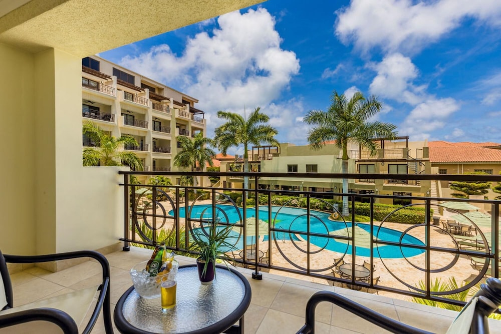 Luxury 1BR Condo Great Location Amenities