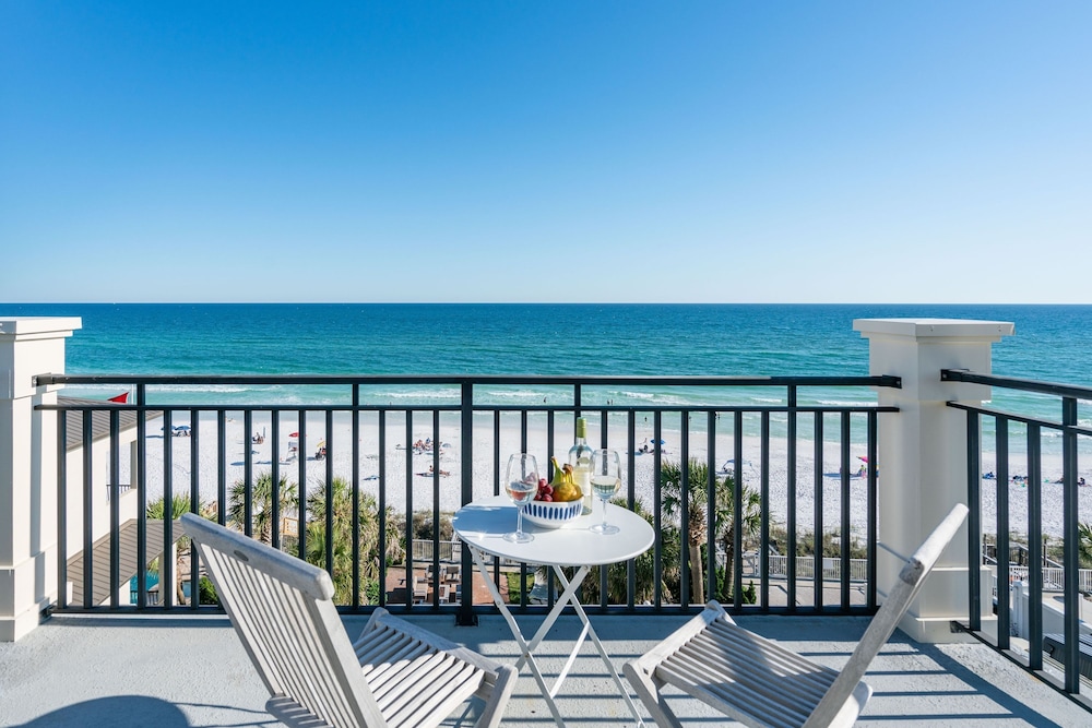 Promenade by Avantstay Beach Front Mansion w Breathtaking Views Pool