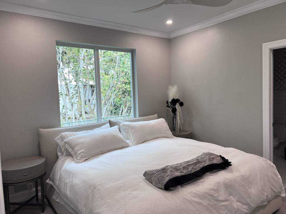 Fall In Naples - Game Room Pvt Pool Hot Tub Impeccable Decor 3 Bedroom Home