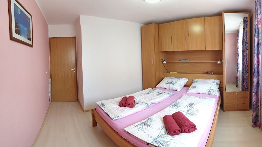 Amalia - Family Friendly With Parking - A1 Gabi view 2