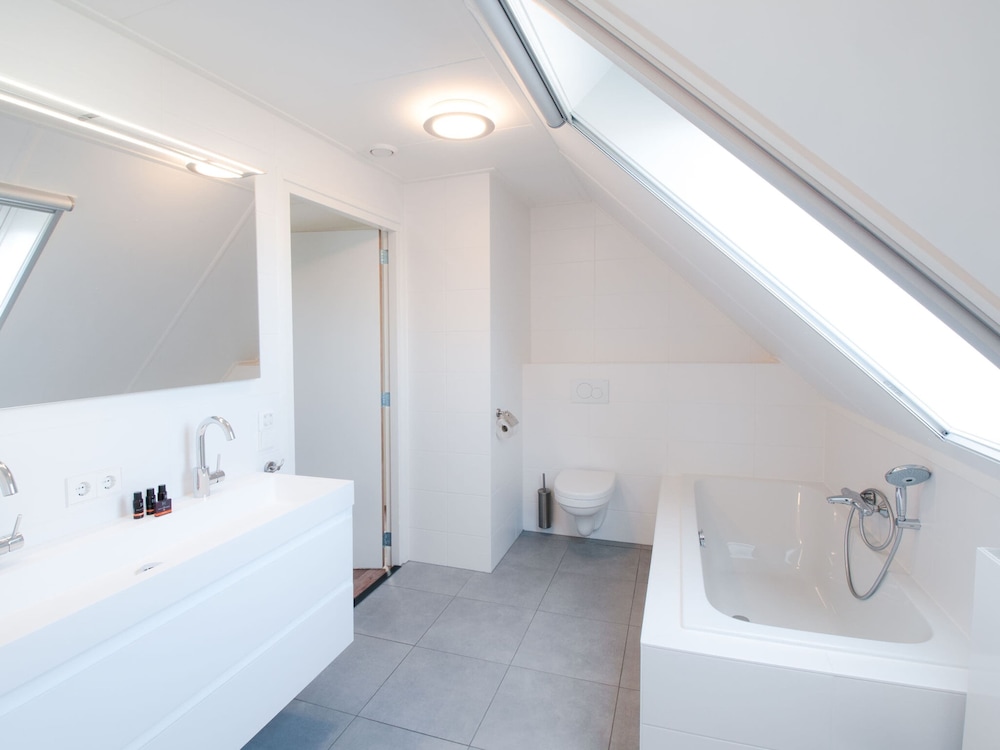 Villa Oesterdam Sleeps 12 Persons view 4