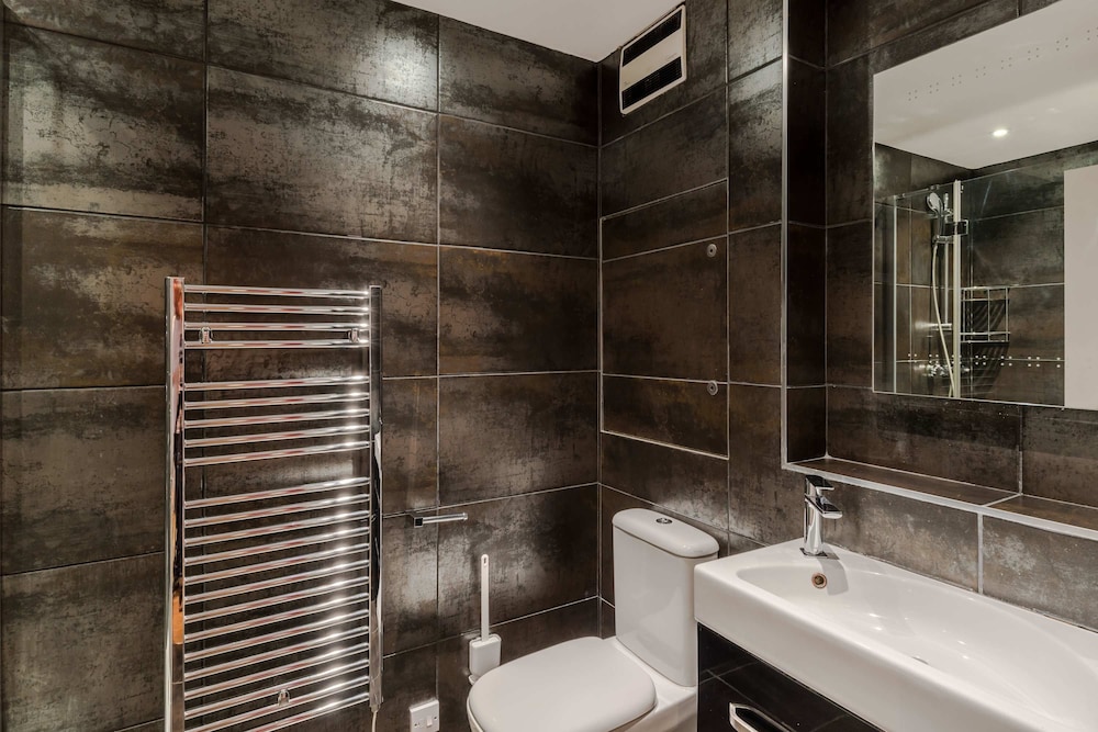 Charter Luxe - Covent Garden - By Frankie Says