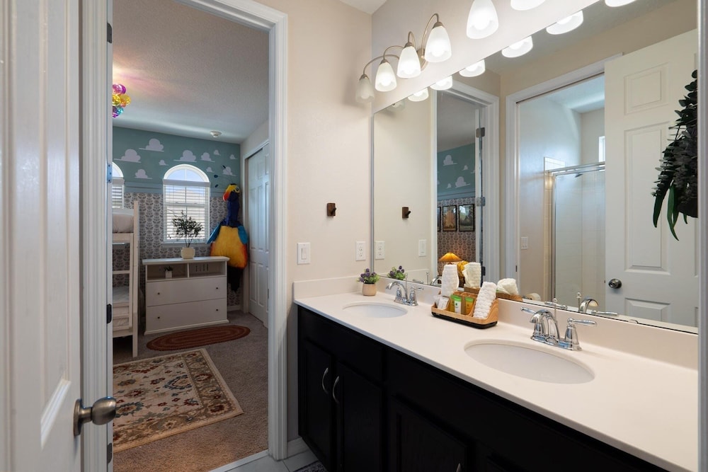 Solara Resort 9 Bedroom Private Pool + Spa Home 9 Home