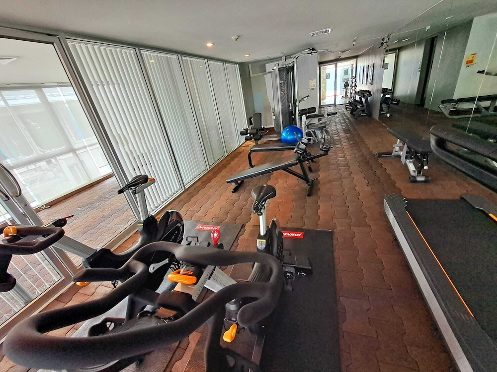 7C - 2 Bedroom Downtown Apartment With Shared Pool