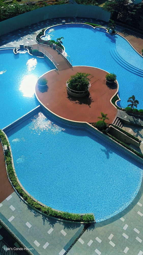 Modern Studio Poolside Balcony Near Mactan Airport