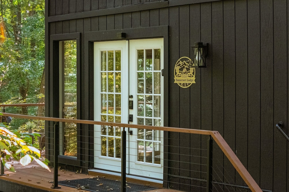 Somerset Lodge by Avantstay Hot Tub Lake Access Community Amenities