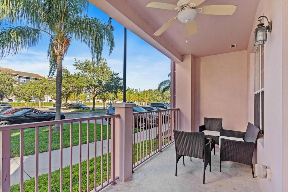 Vista Cay Swanky