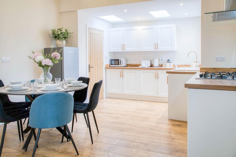 Seascape Retreat - 3 Bedroom Flat - Porthcawl