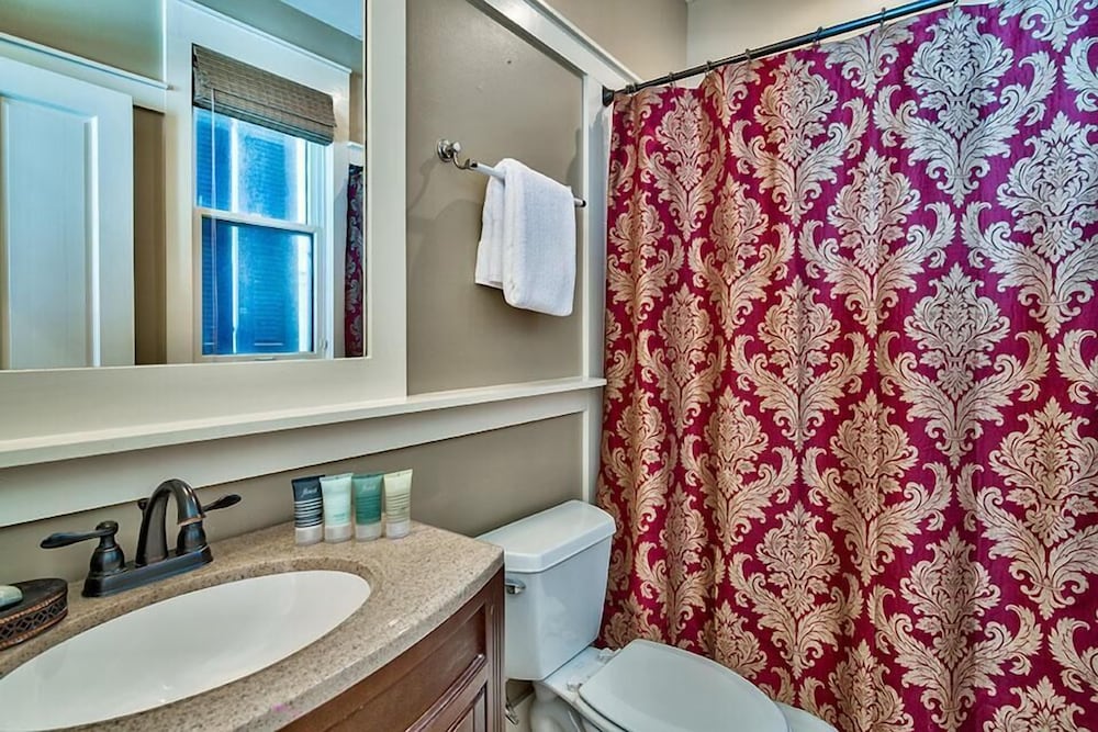 Bella Vizio 5 Bedroom Holiday Home by Five Star Properties