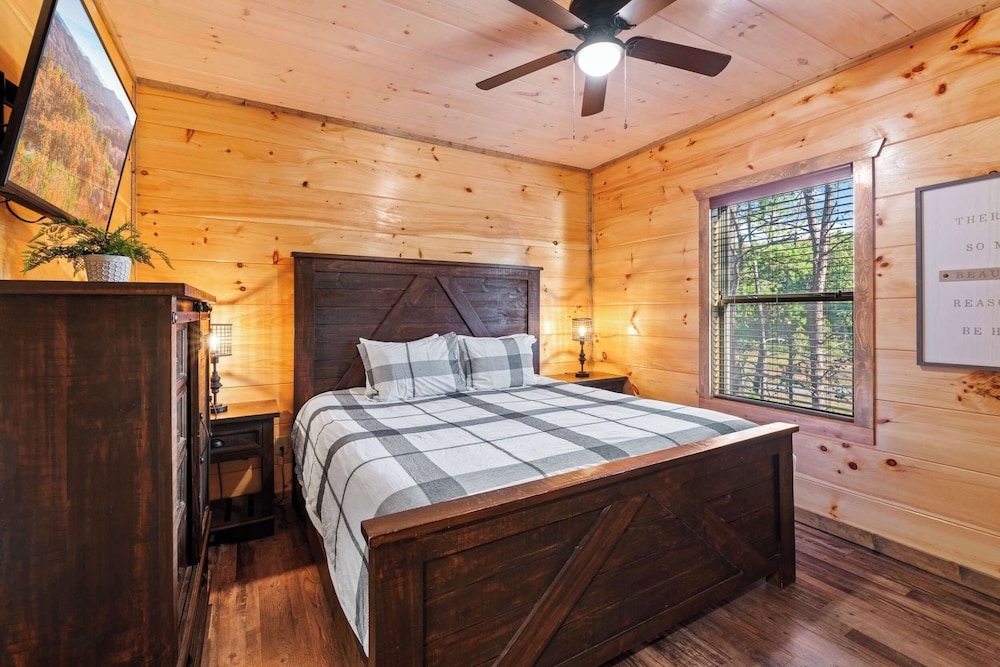 Modern Cabin w/ Pool, Hot Tub, Games & More! view 3