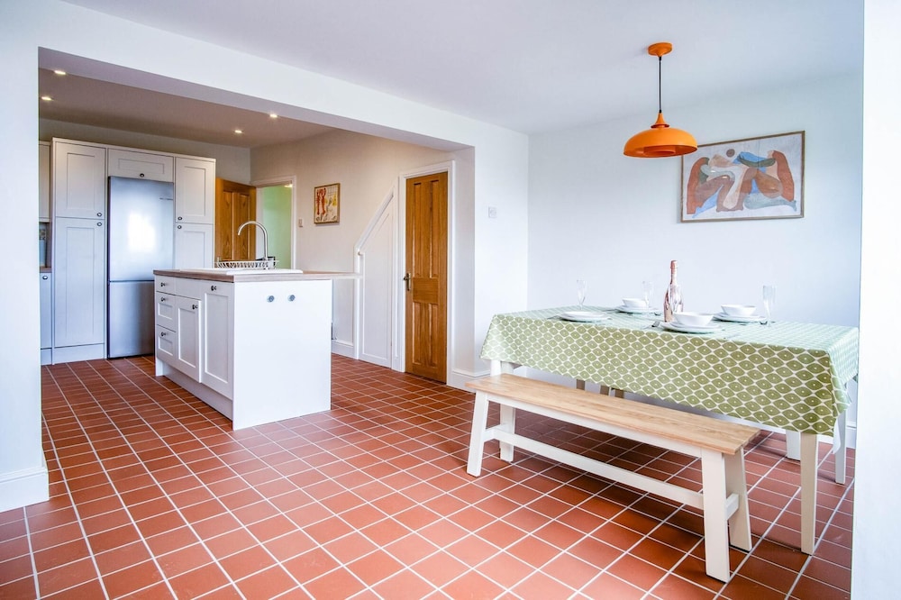 Woodville Road - 2 Bedroom House - Mumbles
