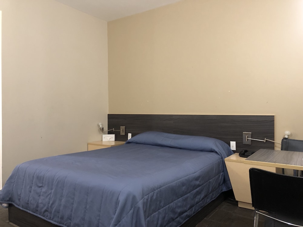 Falcon Motel Brossard