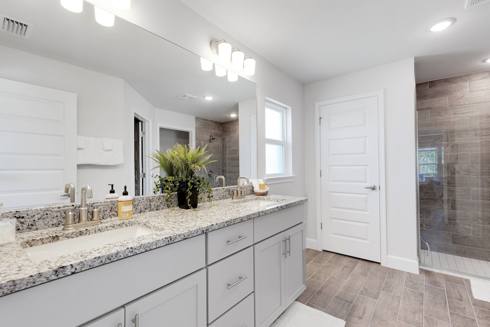 New Poolside Home in South Gulf Cove! Beaches Boca Grande, Manasota, Siesta Key & Venice