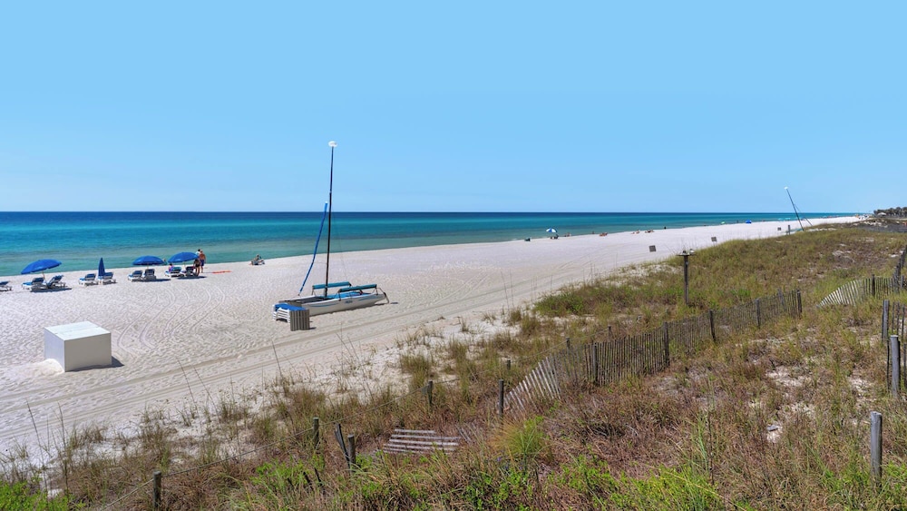 2BR Gulf Front Condo w/ Pool, Gym, Hot Tub + Free Attraction Tickets!