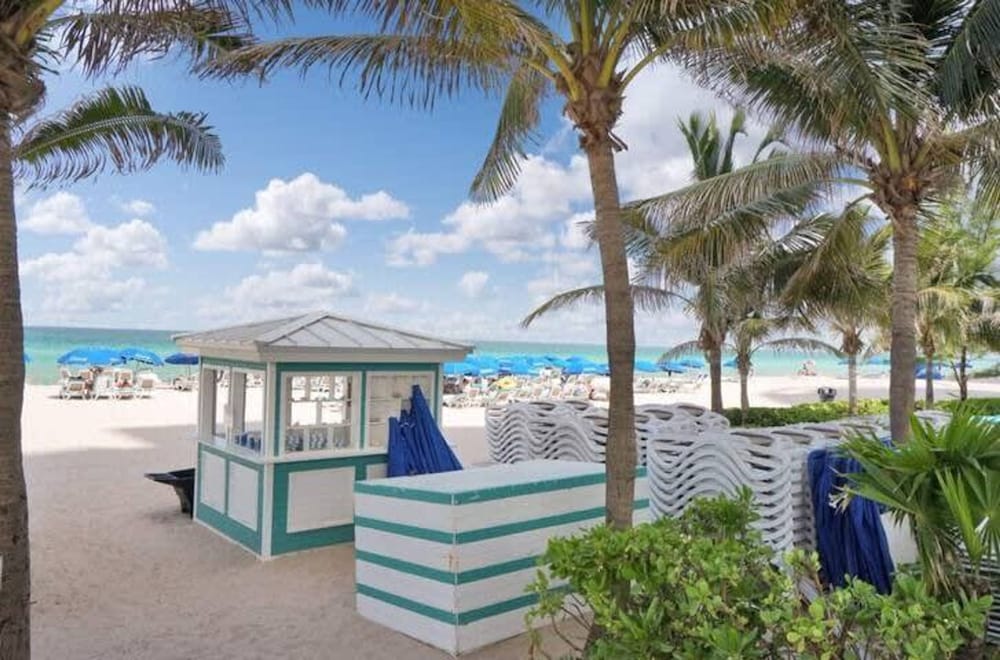 Oceanview Comfort Stay Sunny Isles Apt view 3