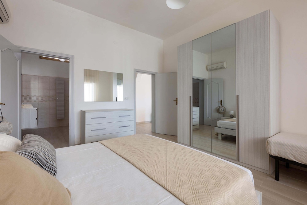 2725 Villa Beatrice by Barbarhouse view 2