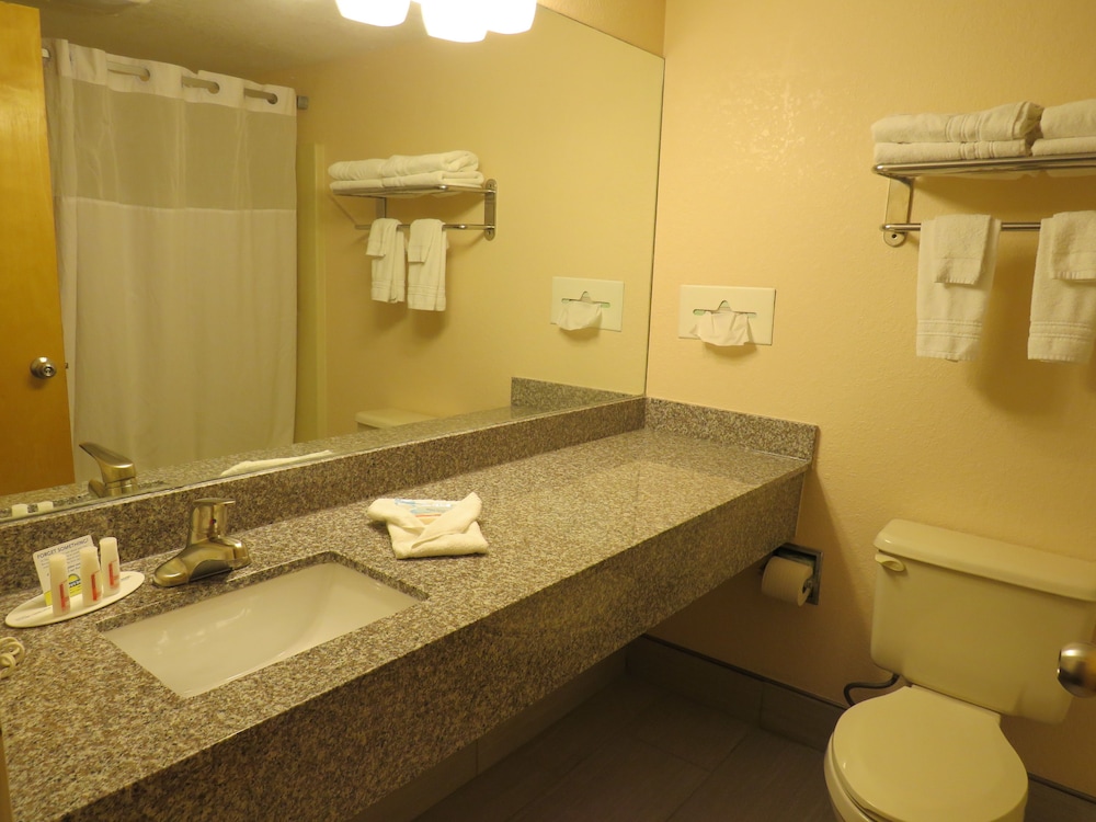 Days Inn by Wyndham Hillsdale - Property Image 12