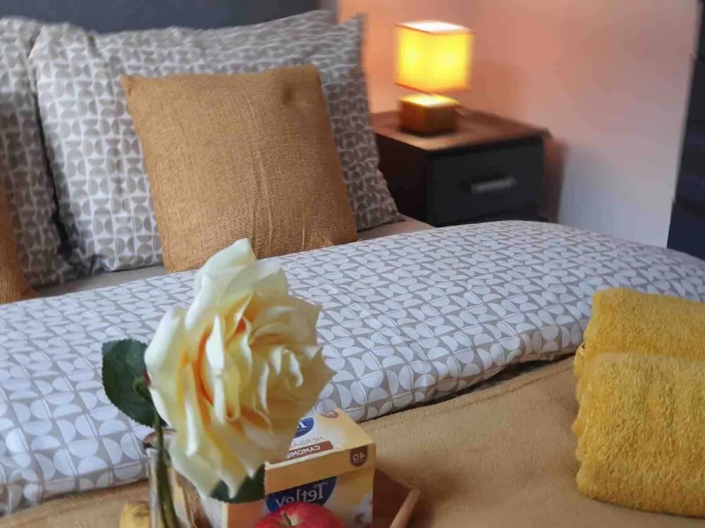 Lovely 3-bed Apartment in Coventry view 3