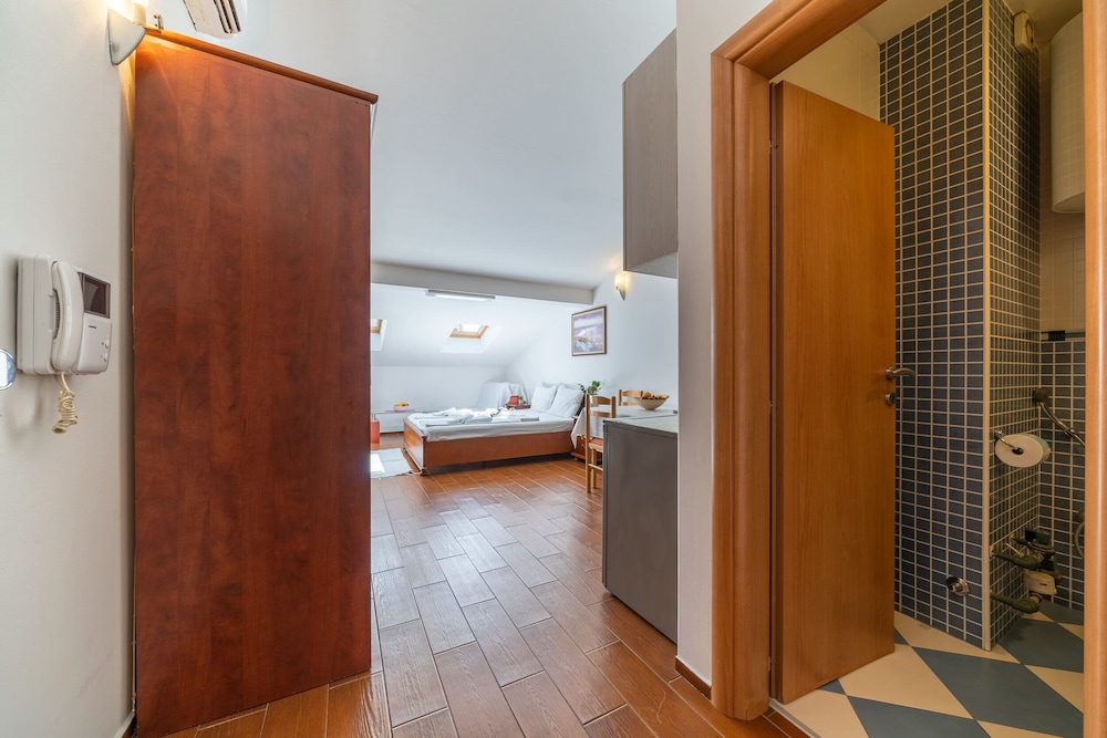 SMS Apartments