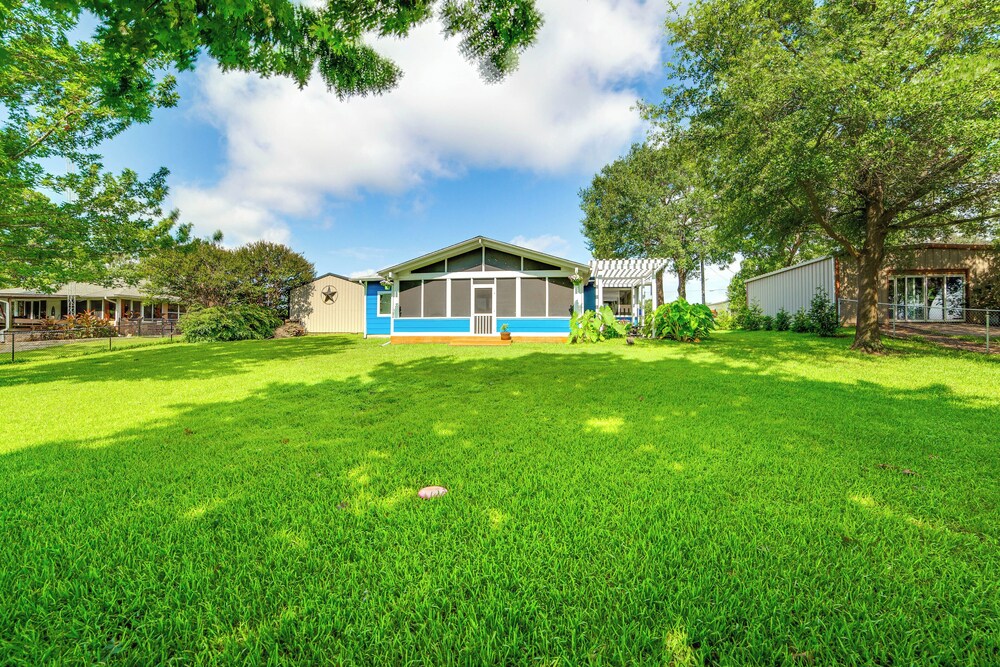 Lake Tawakoni Access + Hot Tub - Wills Point Home!