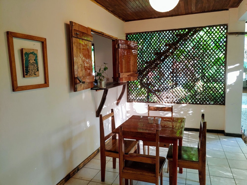 Colibri Surf House & Flats