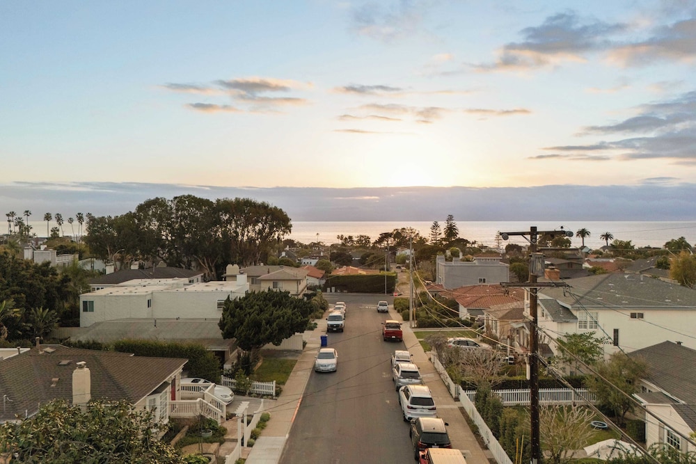 La Jolla Stay w/ Firepit & Walk to Beach Arenas