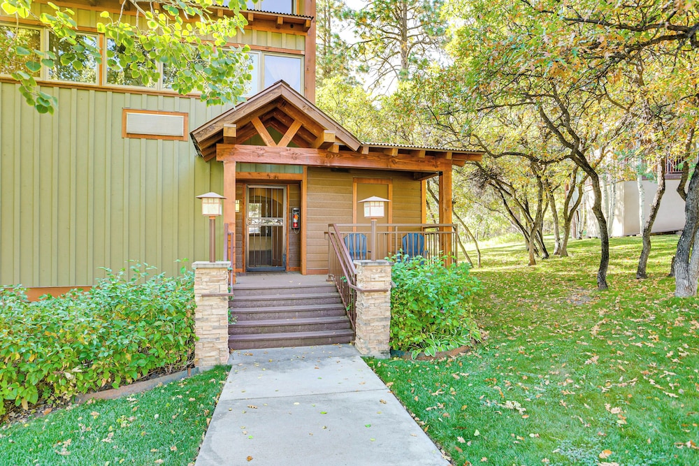 10 Mi to Skiing: Durango Condo w/ Golf Course View