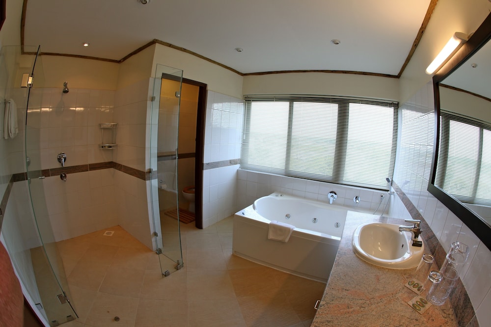 Chobe Safari Lodge | East Africa Uganda