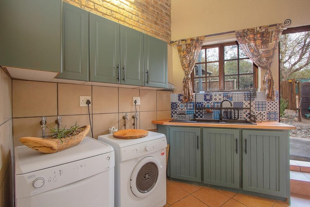 Villa - Sleeps 10 - Pool - Patio - Housekeeping