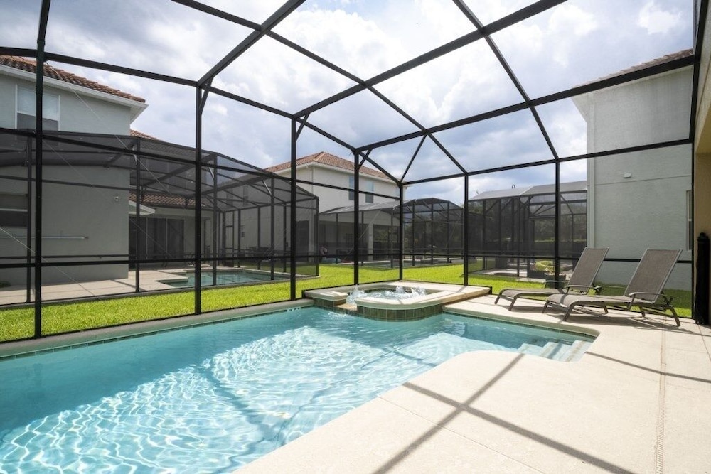 Family Pool Home Near Disney!! Modern Decor, Bbq ,resort W/ Tons Of Amenities! 6 Bedroom Home