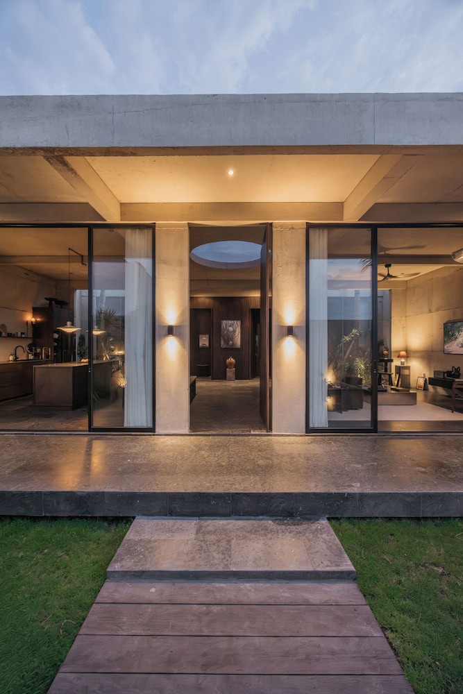 Villa Mor by Alfred in Bali