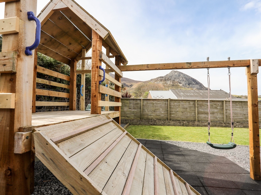 Mor a Mynydd