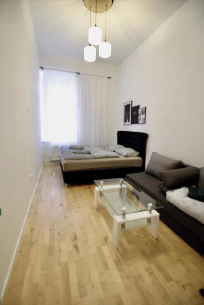 Cozy 3BR Apartment Near Augarten Park