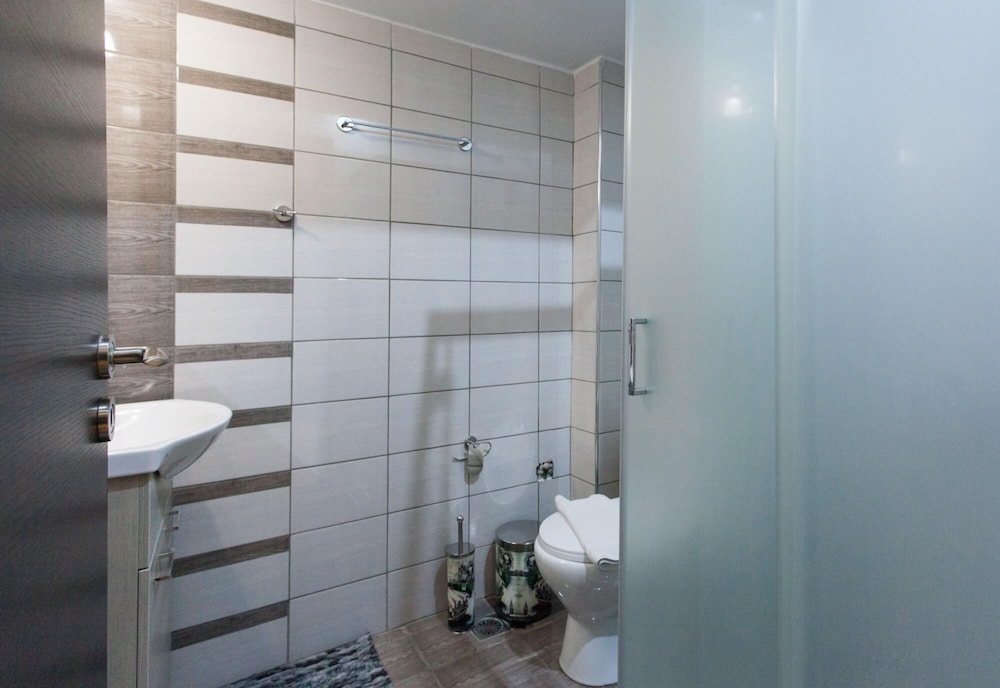 Glyfada Vacations - Artistic 3 bdr Apartment With sea View in Glyfada - Property Image 17