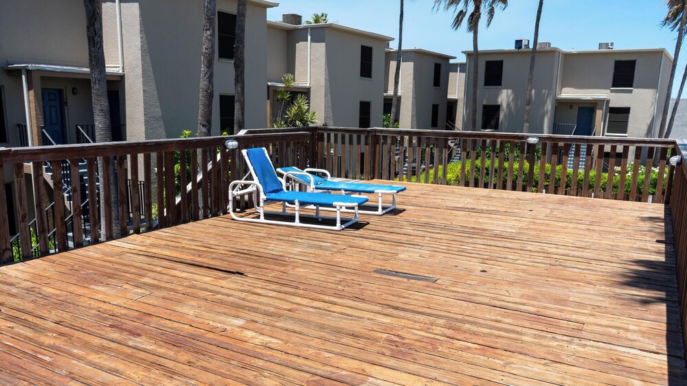Island Condo - 1st Floor - Pool - Patio