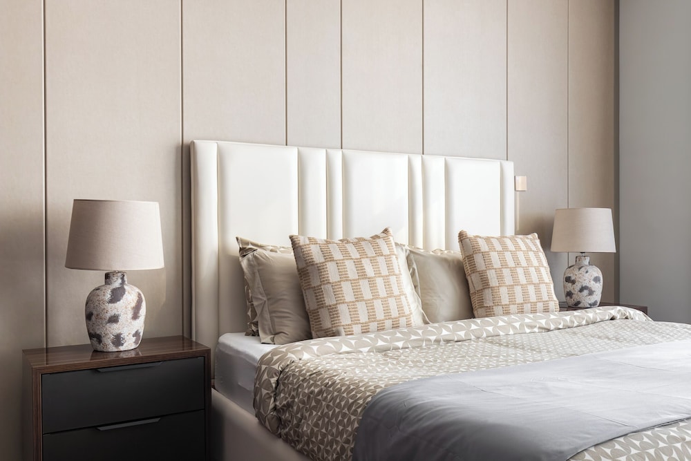 SIMPLY COMFORT Skyline Apts at Nobles Tower with Luxury Burj View
