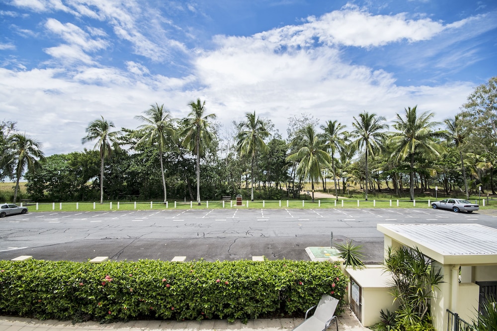 Peponi 4 - Beachfront Apartment