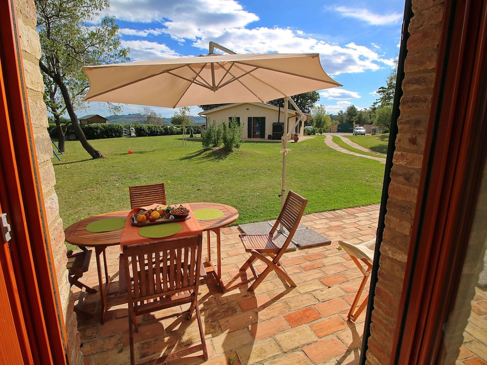 Cottage in Montelabbate With Pool & Forest view 4
